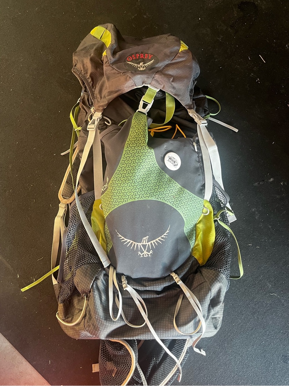 OSPREY Gray and Lime Hiking Backpack size  large with Green Accents 46L